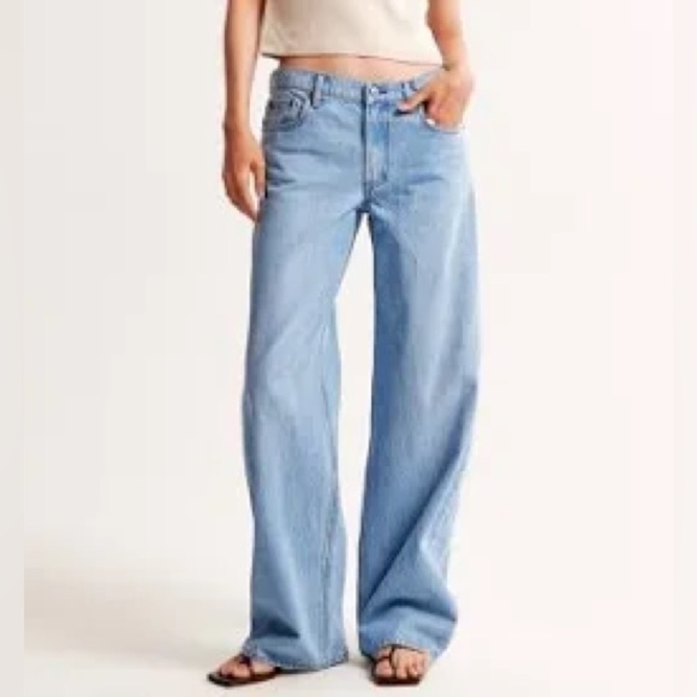 Abercrombie & Fitch Light Blue Low Rise Ultra Loose Jeans. US 33 Short/16 Short